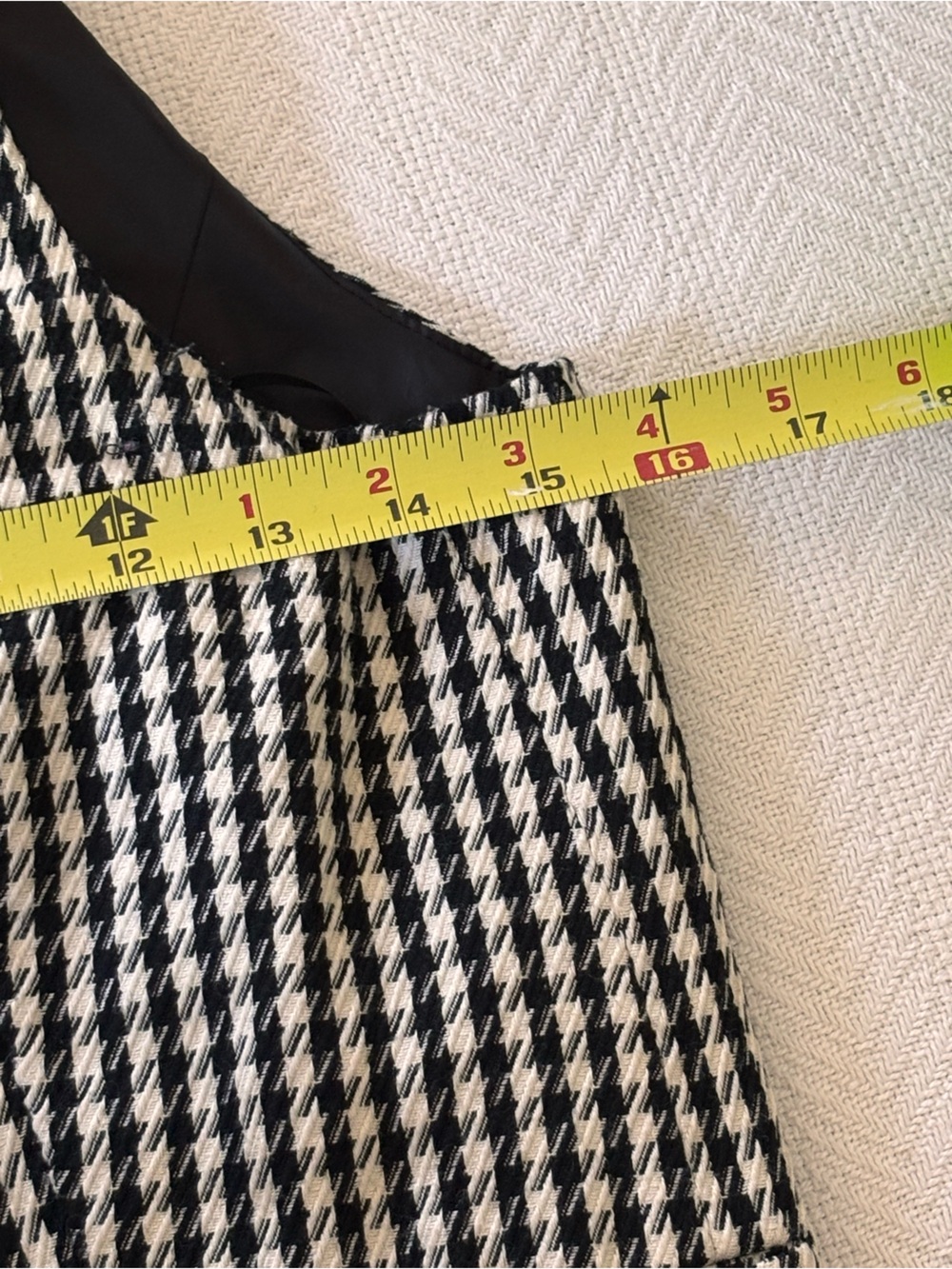 Sincerely Jules Black & White Houndstooth Sleeveless Blazer Vest - Picture 7 of 8